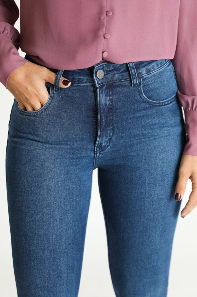 calça jeans de presente